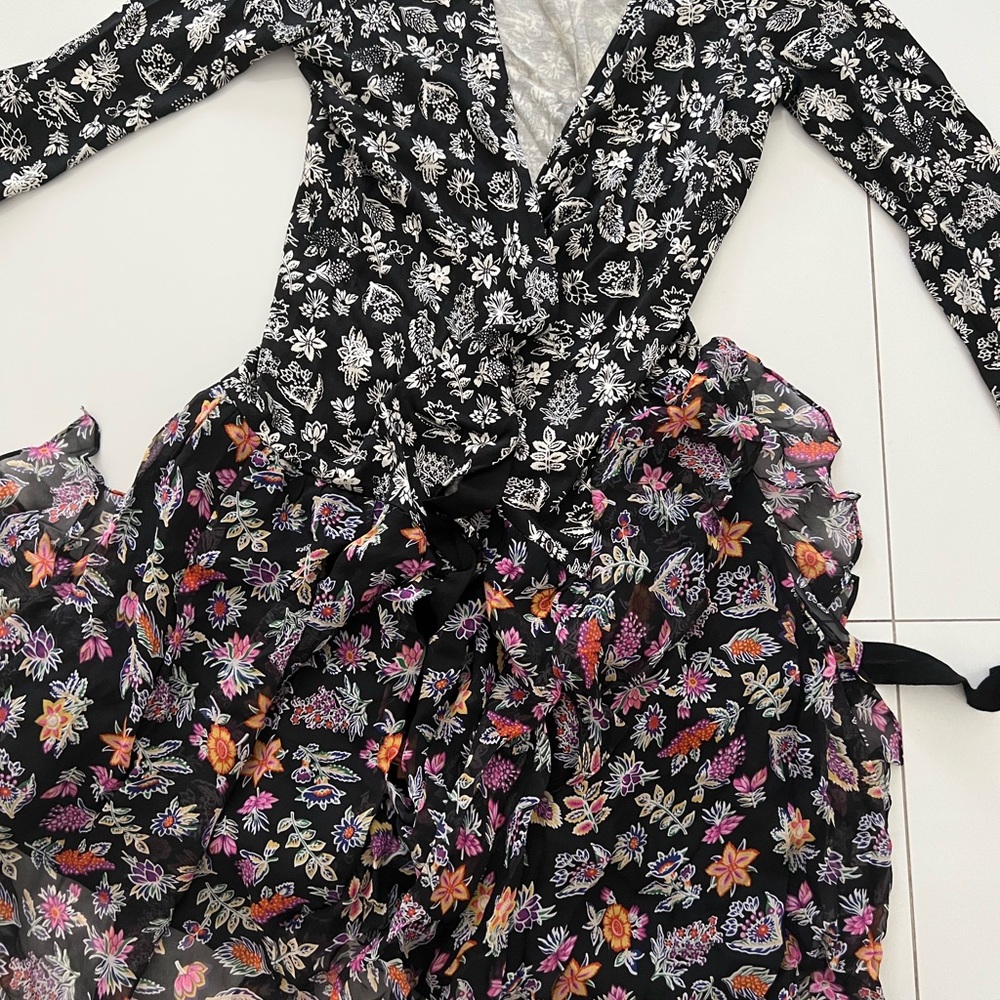 The floral dress is like new. Very gorgeous as lovely.